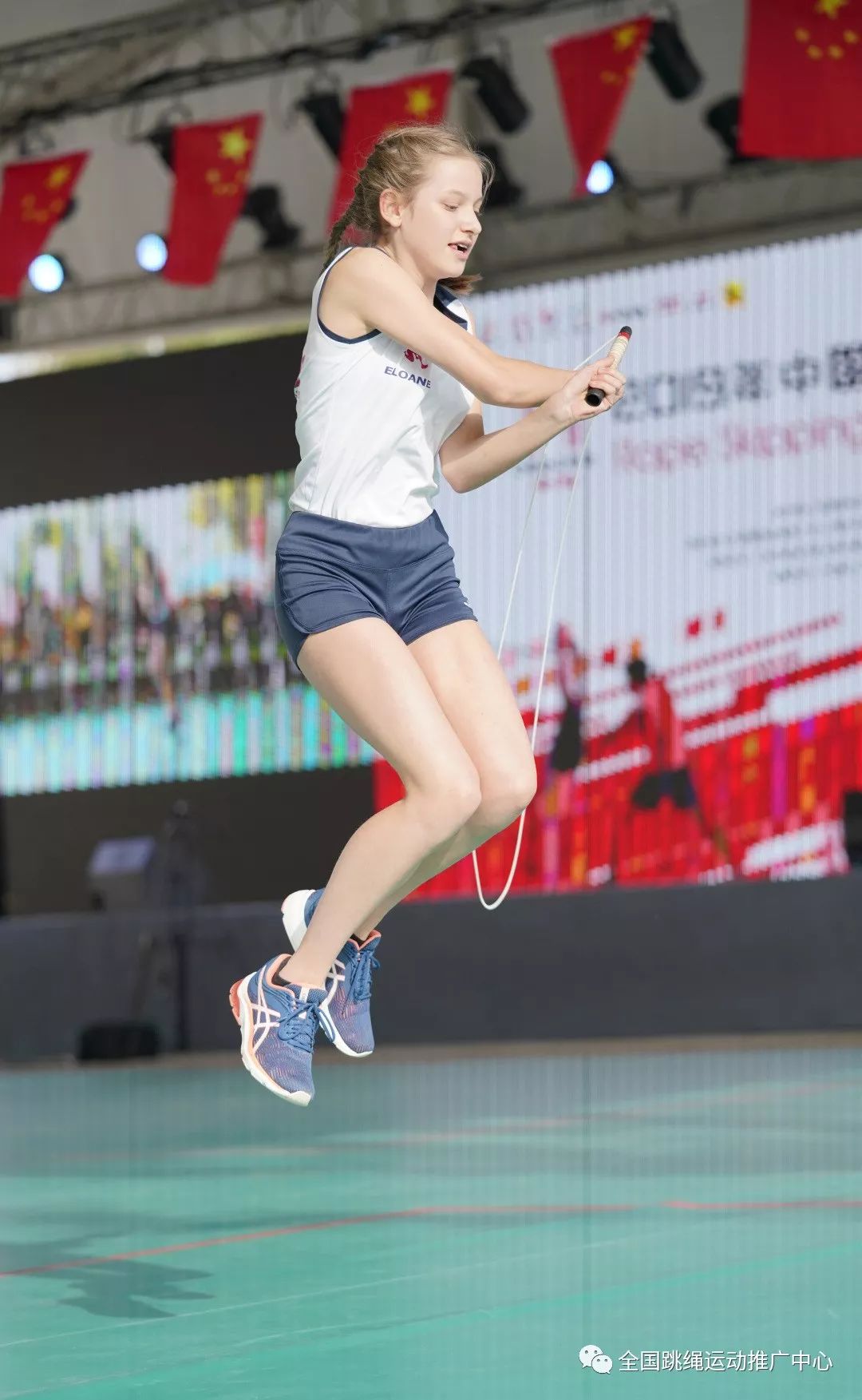 爱游戏-淘汰赛巅峰对决！渝州独角兽队失利胶东鲨队队，羽毛球赛场再起波澜；年轻人站出来了(蛋仔派对巅峰对决)