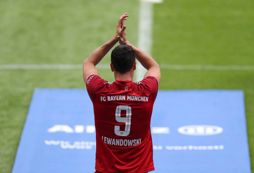 AYX-包含莱万多夫斯基赛事官方发布绝杀新规，曼联争议不断！的词条